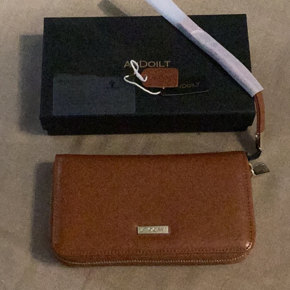 NWT AnDoilt Brown Key & Card Holder